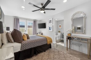 4 Schlafzimmer, Schreibtisch, Bügeleisen/Bügelbrett, Reisekinderbett