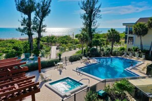 Een verwarmd zwembad