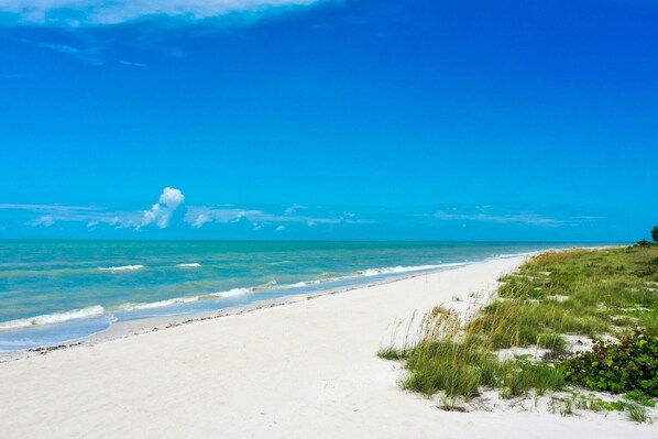 På stranden