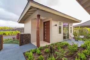 Exterior - Elegant Kamilo Home - Private Pool, Guest House, Gym Access (Kamuela)