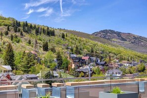 Property grounds - Abode at Sky Silver, upscale flat on Main Street, trail access (Park City)
