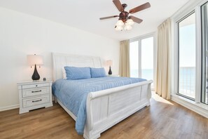 4 bedrooms, iron/ironing board, free WiFi, bed sheets - Spacious 4-bedroom beachfront end unit w/private balcony! (Destin)