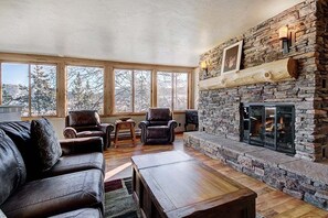 TV, fireplace - Ski Hill 27-Walk to Gondola & Main St. - In-Town-Remodeled Condo-On-site Pool/Hot Tub! (Breckenridge)