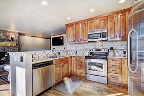 Fridge, microwave, oven, stovetop - Ski Hill 27-Walk to Gondola & Main St. - In-Town-Remodeled Condo-On-site Pool/Hot Tub! (Breckenridge)