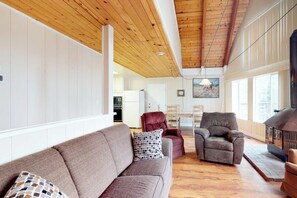 TV, fireplace, DVD player, video library - Dog-friendly home with WiFi, Wood Stove, & Deck - Half Mile to the Lake (Shaver Lake)