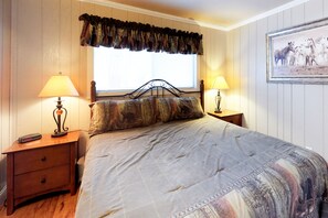 3 soverom, strykejern/-brett, internettilgang og sengetøy