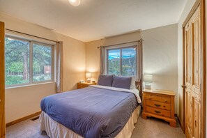 3 bedrooms, free WiFi, bed sheets