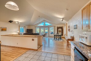 Interior - Close to Monarch and Salida with Mountain Views from the Hot Tub (Salida)