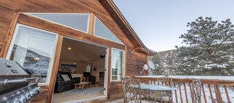 Close to Monarch and Salida with Mountain Views from the Hot Tub