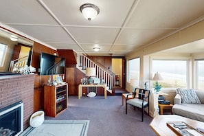 TV, fireplace, DVD player, books