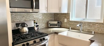 3944O Hollywood Shore House