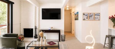 Fernseher, Kamin