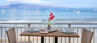 New Listing! Heart of Lahaina, an Oceanfront stay