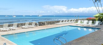 New Listing! Heart of Lahaina, an Oceanfront stay