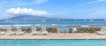 New Listing! Heart of Lahaina, an Oceanfront stay