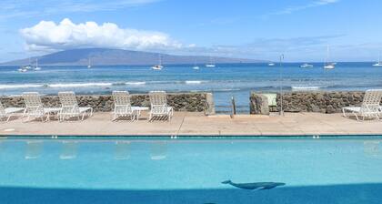 New Listing! Heart of Lahaina, an Oceanfront stay