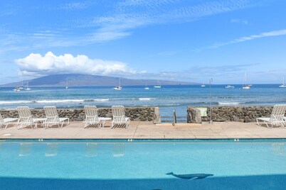 New Listing! Heart of Lahaina, an Oceanfront stay