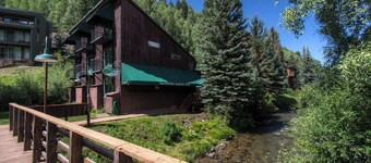 町の中心部に位置するこの2ベッド/ 2バスマニトウは必見です！