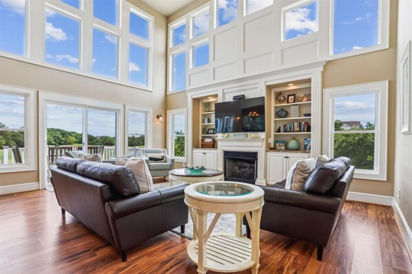 Flat-screen TV, fireplace, DVD player