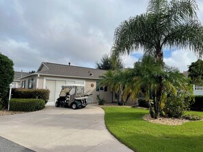 Property grounds - One Of A Kind Dog Villa close to Lake Sumter Landing w/Golf Cart, & WiFi! (The Villages)
