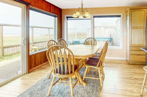 hogar agradable para perros playa frente al mar w / bañera de hidromasaje privada y unas vistas al mar!