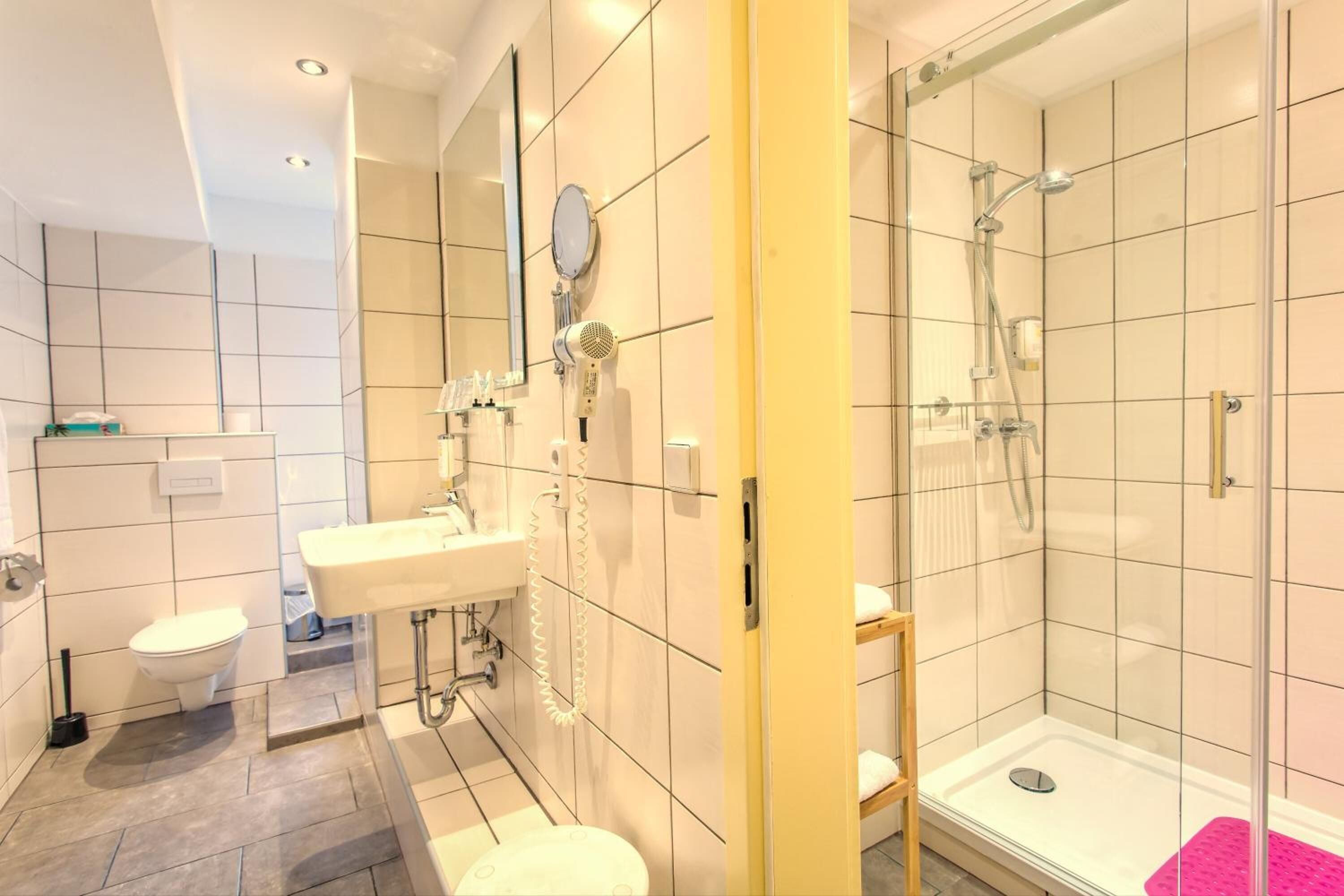 shower, free toiletries, hair dryer, towels