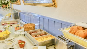 Tägliches Frühstücksbuffet (16.50 EUR pro Person)