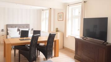 Familienapartment | Wohnbereich | Arbeitsbereiche