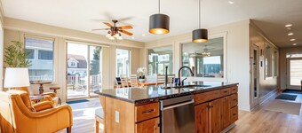 Spacious Dog Friendly Retreat w/ Indoor Pool & Lake Access