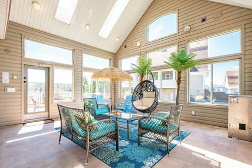 Spacious Dog Friendly Retreat w/ Indoor Pool & Lake Access