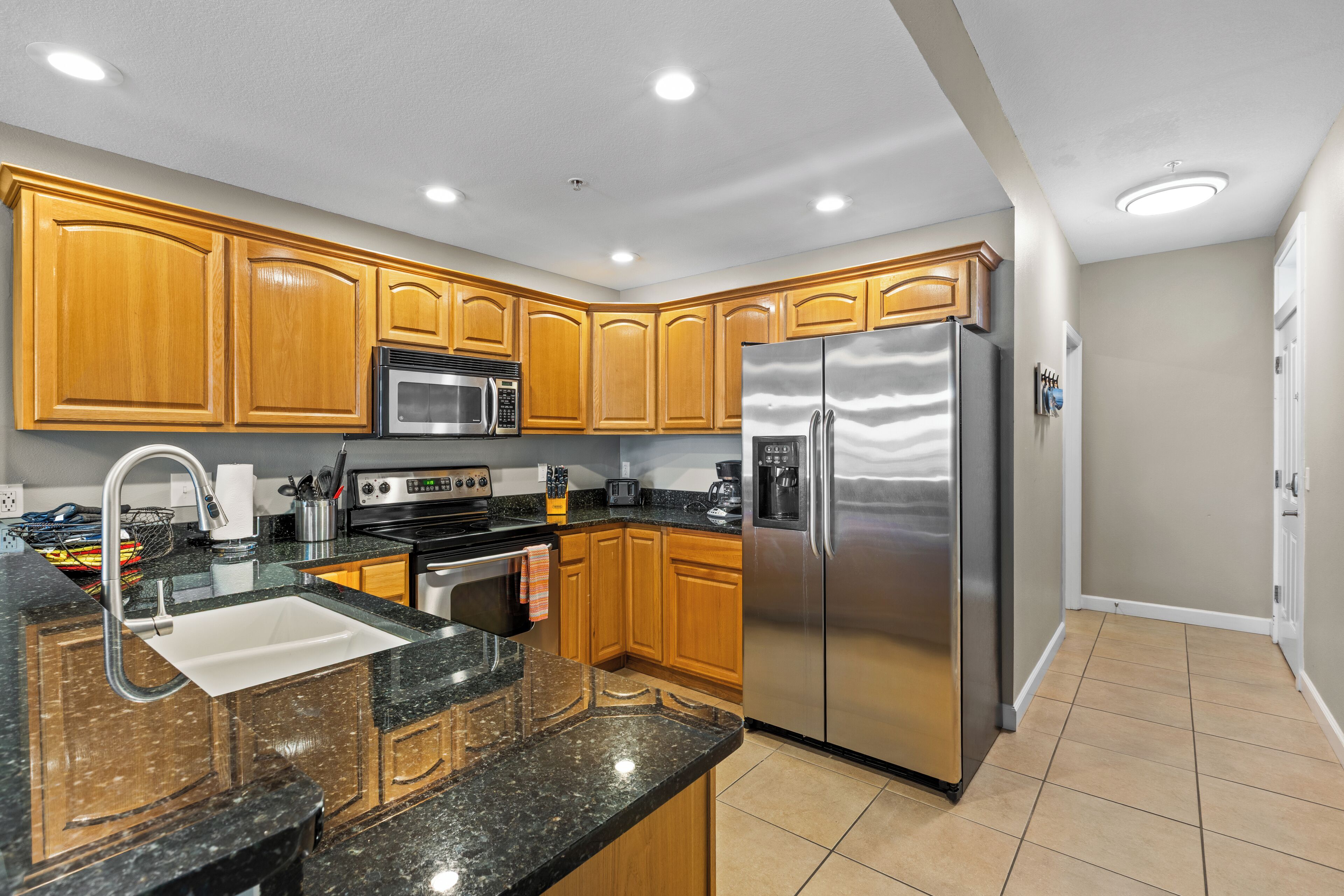 冰箱、微波炉、烤箱、炉灶