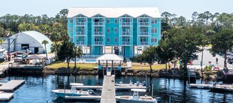 Waterfront Rivers Edge Condo #2D-Bldg 1 *ASSIGNED BOAT SLIP & COVERED PARKING!!