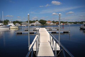 Marina - Waterfront Rivers Edge Condo #2D-Bldg 1 *ASSIGNED BOAT SLIP & COVERED PARKING!! (Steinhatchee)
