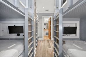 8 bedrooms, iron/ironing board, Internet, bed sheets