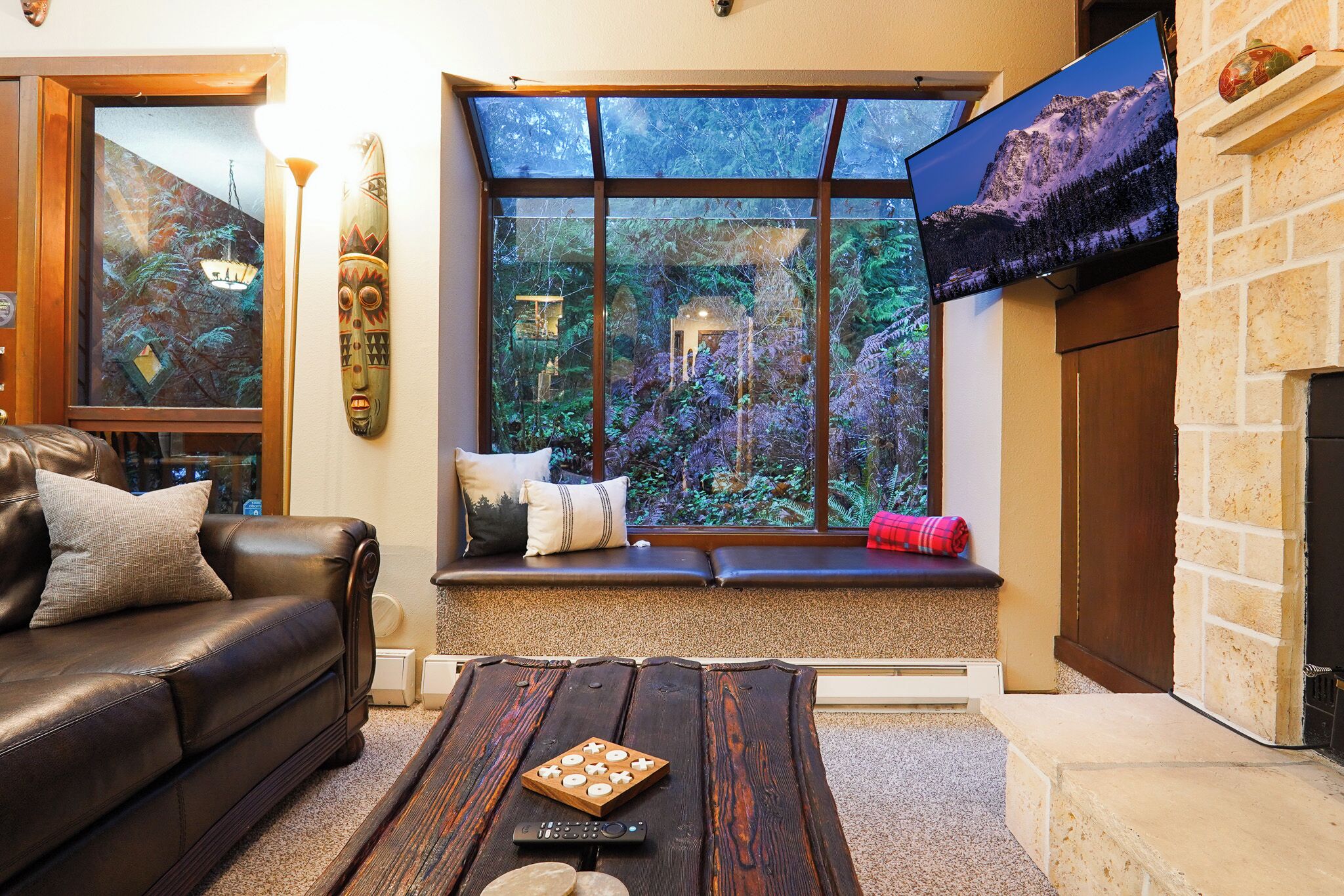 Smart TV, fireplace, DVD player, table tennis