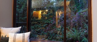 Serene Mountain Condo am Fluss, gemütlich und romantisch, Kamin, WIFI, Private End Unit