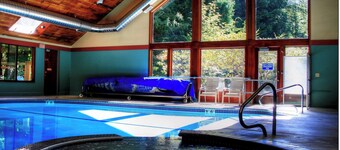 Serene Mountain Condo on River, Private End Unit, Indoor Pool & Hot Tub, WIFI