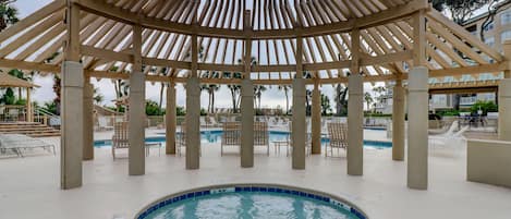 Lämmitetty uima-allas