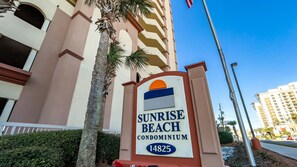 Exterior detail - AMAZING VIEWS! FREE BEACH SERVICE! (Panama City Beach)