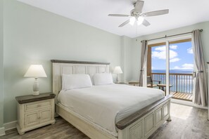 3 slaapkamers, een strijkplank/strijkijzer, gratis wifi, beddengoed