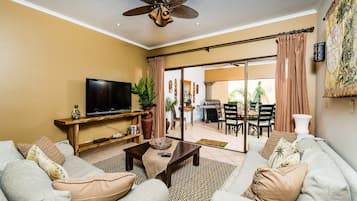 Televisión, estéreo y oficina