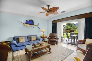 Télévision, lecteur de DVD, chaîne hi-fi