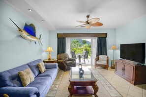 Télévision, lecteur de DVD, chaîne hi-fi