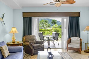 Télévision, lecteur de DVD, chaîne hi-fi