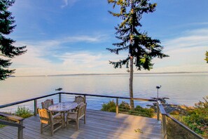 Outdoor dining - Bayfront cabin with beautiful natural surroundings boasts incredible ocean views (Port Ludlow)