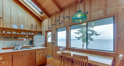 Bayfront cabin with beautiful natural surroundings boasts incredible ocean views