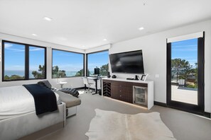 5 bedrooms, desk, iron/ironing board, free WiFi