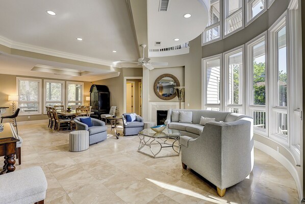 Smart TV, fireplace, DVD player, ping pong