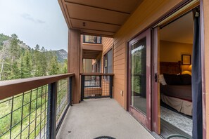 Terrace/patio - 2 Private Balconies w/ Mountain Views, 2 Mins Walk to Gondola, Shops & Dining (Keystone)