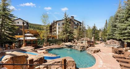 2 Private Balconies w/ Mountain Views, 2 Mins Walk to Gondola, Shops & Dining